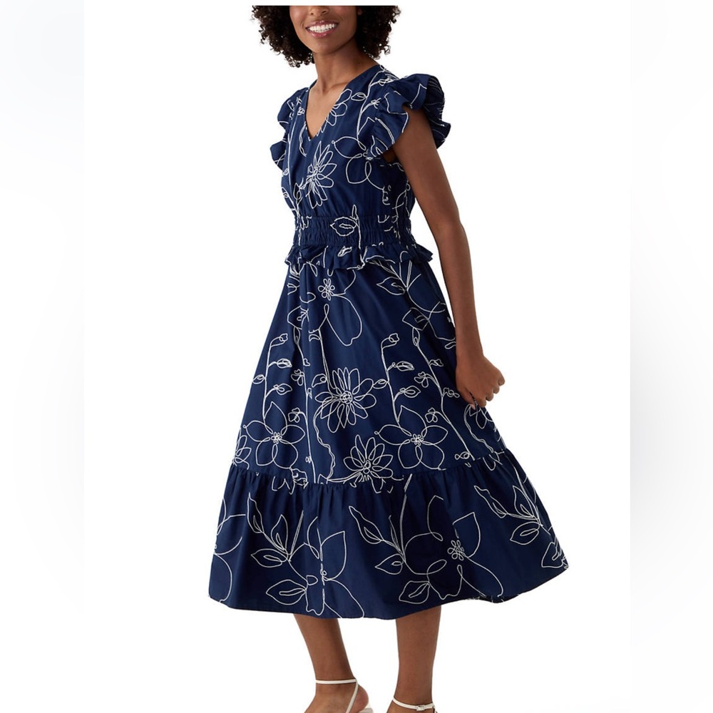 EUC NWOT Crown & Ivy Women’s Printed V-Neck Ruffle Waist Dress